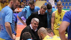 Predrag Benáček, trenér Olomoucka, a jeho muži Predrag Benáček, trenér Olomoucka, a jeho muži