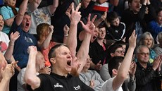 Trenér děčínských basketbalistů Tomáš Grepl slaví trojku v zápase s Opavou. Trenér děčínských basketbalistů Tomáš Grepl slaví trojku v zápase s Opavou.
