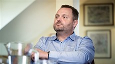 Jednatel a ředitel hradecké stavební firmy Prima Jaroslav Javorský vysvětluje,... Jednatel a ředitel hradecké stavební firmy Prima Jaroslav Javorský vysvětluje,...