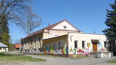Zchátralá devadesát let stará budova v Hazlově potřebovala nutně rekonstrukci. Zchátralá devadesát let stará budova v Hazlově potřebovala nutně rekonstrukci.