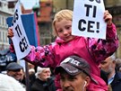Na Staroměstském náměstí se dnes večer sešlo několik tisíc demonstrujících lidí. Demonstrovalo se také v dalších městech České republiky.
Na Staroměstském náměstí se dnes večer sešlo několik tisíc demonstrujících lidí. Demonstrovalo se také v dalších městech České republiky.