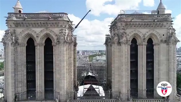 Katedrla Notre-Dam je po poru chrnn ped rozmary poas