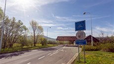 Vybydlená celnice ve Zlatých Horách na Jesenicku u hranice s Polskem. (duben... Vybydlená celnice ve Zlatých Horách na Jesenicku u hranice s Polskem. (duben...
