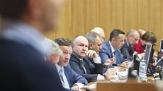 Zastupitelstvo Olomouckého kraje projednávalo mimořádnou zpětnou dotaci pro... Zastupitelstvo Olomouckého kraje projednávalo mimořádnou zpětnou dotaci pro...