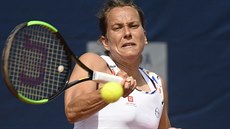 Barbora Strýcová v utkání 1. kola pražského turnaje proti Moně Barthelové z... Barbora Strýcová v utkání 1. kola pražského turnaje proti Moně Barthelové z...