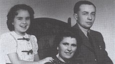 Jiina Bohdalová se svými rodii (1941)