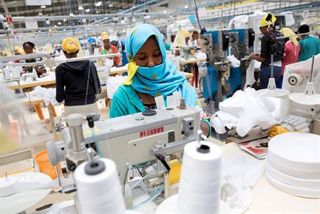 Dlnice v textilní továrn v etiopské Addis Abeb (duben 2017)
