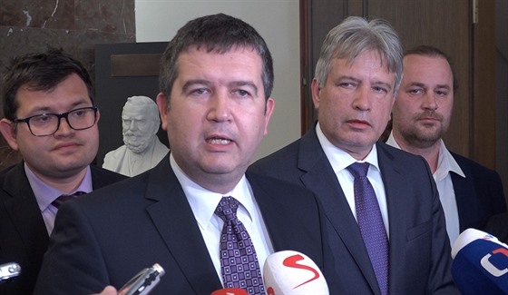 Pedseda SSD Jan Hamáek vybídl premiéra Andreje Babie k jednání se zástupci Milionu chvilek pro demokracii.