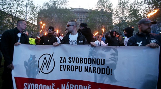 V Brn se seli demonstranti a pochodovali mstem. (1. kvtna 2019)