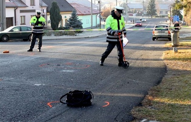 Policisté zjiují v Boricích u Buchlovic píiny tragické nehody, pi které...