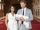 Princ Harry a vvodkyn Meghan poprv ukzali syna, kter dostal jmno Archie...