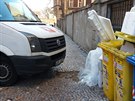 Na základě dnešního výtisku Metra posílám fotografie z problémového parkování v ulici v Praze 2, Na Bojišti naproti restauraci U Kalicha.
Jedná se o hlavní přístupový chodník k Všeobecné fakultní nemocnici, ke školce aj.
Stále se tam parkuje nedovoleným Na základě dnešního výtisku Metra posílám fotografie z problémového parkování v ulici v Praze 2, Na Bojišti naproti restauraci U Kalicha.
Jedná se o hlavní přístupový chodník k Všeobecné fakultní nemocnici, ke školce aj.
Stále se tam parkuje nedovoleným