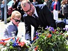 Na mnoha místech Prahy se dnes konala vzpomínková setkání u příležitosti 74. výročí konce 2. světové války. V Praze 6 byly na Vítězném náměstí položeny věnce u Památníku čs. zahraničním vojákům. V nedaleké Technické ulici také u Pomníku válečným parašutis Na mnoha místech Prahy se dnes konala vzpomínková setkání u příležitosti 74. výročí konce 2. světové války. V Praze 6 byly na Vítězném náměstí položeny věnce u Památníku čs. zahraničním vojákům. V nedaleké Technické ulici také u Pomníku válečným parašutis