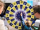 Na Střeleckém ostrově se dnes koná Den Evropy. Akce je věnována oslavám 15 let ČR v EU. Návštěvníci si mohou vyzkoušet své vědomosti v kvízu o EU, navštívit stánky jednotlivých zemí nebo si poslechnout hudební vystoupení.
Na Střeleckém ostrově se dnes koná Den Evropy. Akce je věnována oslavám 15 let ČR v EU. Návštěvníci si mohou vyzkoušet své vědomosti v kvízu o EU, navštívit stánky jednotlivých zemí nebo si poslechnout hudební vystoupení.
