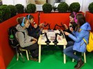 Dnes zahájený mezinárodní knižní veletrh Svět knihy Praha přilákal na výstaviště v Holešovicích především školní mládež. Ale její závislost na elektronických čtečkách se projevila i zde. Pro starší čtenáře je krásná knížka od kvalitních autorů stále atrak Dnes zahájený mezinárodní knižní veletrh Svět knihy Praha přilákal na výstaviště v Holešovicích především školní mládež. Ale její závislost na elektronických čtečkách se projevila i zde. Pro starší čtenáře je krásná knížka od kvalitních autorů stále atrak