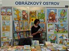 Dnes zahájený mezinárodní knižní veletrh Svět knihy Praha přilákal na výstaviště v Holešovicích především školní mládež. Ale její závislost na elektronických čtečkách se projevila i zde. Pro starší čtenáře je krásná knížka od kvalitních autorů stále atrak Dnes zahájený mezinárodní knižní veletrh Svět knihy Praha přilákal na výstaviště v Holešovicích především školní mládež. Ale její závislost na elektronických čtečkách se projevila i zde. Pro starší čtenáře je krásná knížka od kvalitních autorů stále atrak
