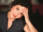 Studovala Konzervatoř Jaroslava Ježka a arts management na VŠE v Praze.