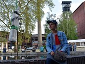 Socha ostravské tvůrkyně Šárky Mikeskové (na snímku) ozdobila kašnu Duch... Socha ostravské tvůrkyně Šárky Mikeskové (na snímku) ozdobila kašnu Duch...