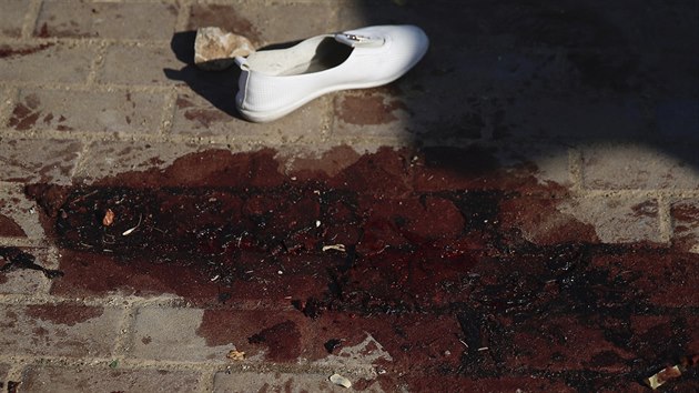 Bota a krev izraelsk eny, kterou v jihoizraelskm mst Kirjat Gat zranila palestinsk raketa (4.5.2019).