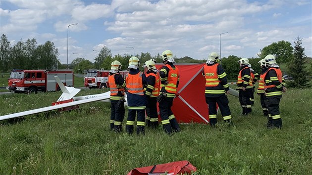 U Hranic na Perovsku havaroval bezmotorov letoun. Pilot nepeil (8. ervna 2019).