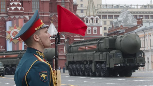 Interkontinentln raketa Yars RS-24 na vojensk pehldce na moskevskm Rudm nmst ke Dni vtzstv nad nacistickm Nmeckem. (9. kvtna 2019)