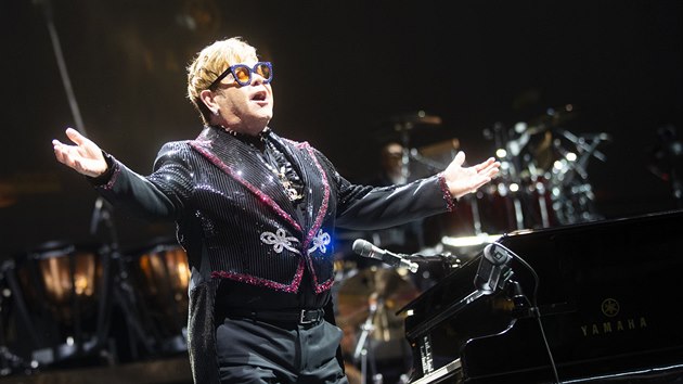 Elton John v prask O2 aren, 7. kvtna 2019