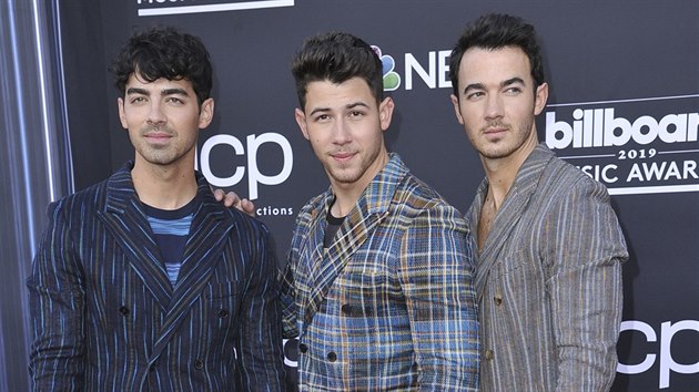 Joe Jonas a jeho brati Nick a Kevin na Billboard Music Awards (Las Vegas, 1. kvtna 2019)