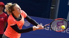 Tenisový turnaj žen J&T Banka Prague Open. Kateřina Siniaková v utkání proti... Tenisový turnaj žen J&T Banka Prague Open. Kateřina Siniaková v utkání proti...