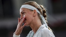 Petra Kvitová po zkaeném míku ve tvrtfinále turnaje v Madridu.