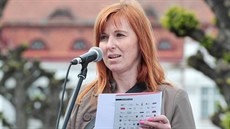 Veřejné čtení jmen obětí holocaustu před karlovarskou hlavní poštou. Veřejné čtení jmen obětí holocaustu před karlovarskou hlavní poštou.