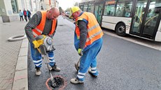 Oprava povrchu Západní ulice od Chebského mostu po křižovatku s ulicí Dr.... Oprava povrchu Západní ulice od Chebského mostu po křižovatku s ulicí Dr....