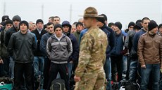 Mladí gruzínští muži, kteří museli povinně nastoupit na vojenskou službu. Mladí gruzínští muži, kteří museli povinně nastoupit na vojenskou službu.