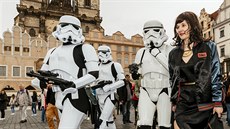 Fanouci Star Wars uspoádali ke dni populární sci-fi série  pochod Prahou. (4....