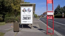 Reklamní panel Pirát na zastávce MHD v Praze (4. íjna 2018)