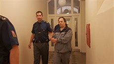 Okresní soud v Plzni začal řešit případ podvodu, který se měl odehrát za zdmi... Okresní soud v Plzni začal řešit případ podvodu, který se měl odehrát za zdmi...