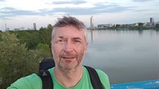 Ve čtvrtek Petr Hladík dorazil do Vídně. Šel pěšky ze Studnic na Žďársku. Cesta... Ve čtvrtek Petr Hladík dorazil do Vídně. Šel pěšky ze Studnic na Žďársku. Cesta...