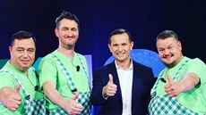 Jaromír Soukup se skupinou Maxim Turbulence, jejíž člen Petr Novák se má... Jaromír Soukup se skupinou Maxim Turbulence, jejíž člen Petr Novák se má...