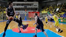 Děčínský křídelník Šimon Ježek doskočil v zápase s Opavou. Děčínský křídelník Šimon Ježek doskočil v zápase s Opavou.