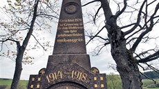 Obnovený pomník vnovaný obtem 1. svtové války v zaniklé vsi Dlouhá...