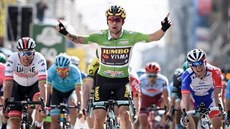 Slovinský cyklista Primož Roglič vítězí v 1. etapě závodu Kolem Romandie. Slovinský cyklista Primož Roglič vítězí v 1. etapě závodu Kolem Romandie.