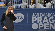 SLZY. Lucie Šafářová se před zahájením finálového utkání na turnaji v Praze... SLZY. Lucie Šafářová se před zahájením finálového utkání na turnaji v Praze...