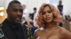 Idris Elba a Sabrina Dhowre na Met Gala (New York, 6. kvtna 2019)