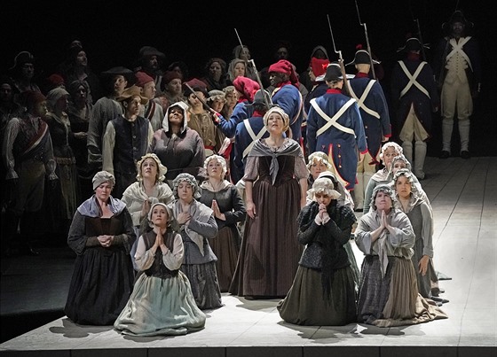 Závrená scéna z Poulencových Dialog Karmelitek v Metropolitní opee