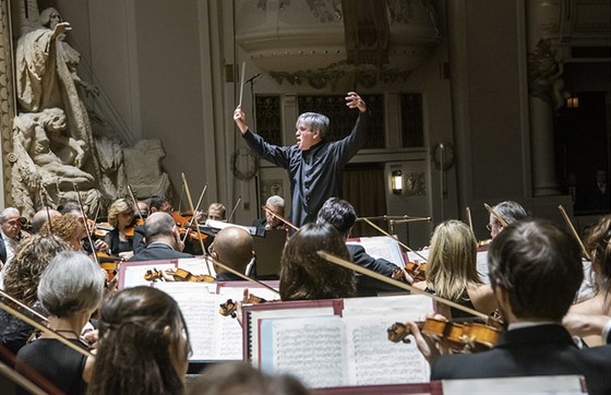 Dirigent Antonio Pappano a Orchestra dellAccademia di Santa Cecilia na...