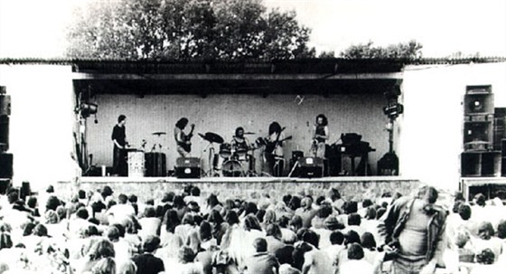 Utajený rockový festival v abicích v roce 1982. O rok pozdji akci rozpráili...
