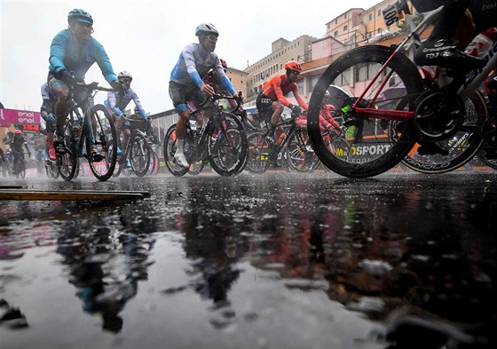 Pátá etapa Giro d'Italia z Frascati do Terraciny provila morálku úastník.