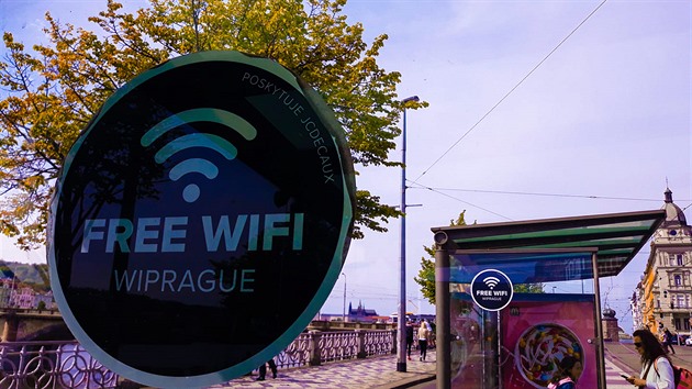 Zkusili jsme si - wifi zastávka na Palackého námstí funguje.