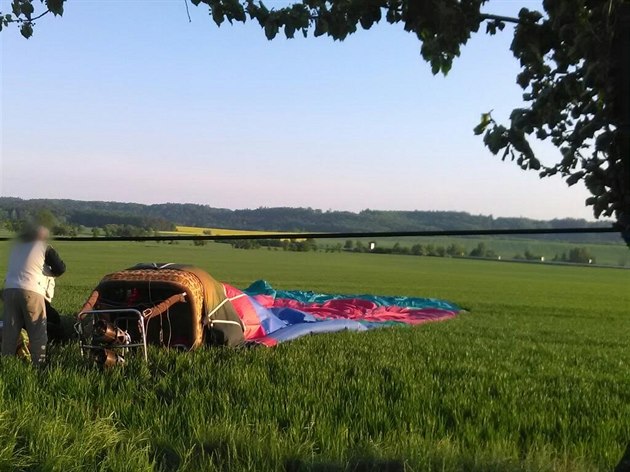 Polského pilota zanesl vítr na eskou stranu, u Dobruky pistával s problémy...