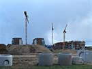 Na tomto místě na kraji Barrandova, kde se ještě před několika lety pěstovalo obilí, je plánovaná výstavba sedmnácti poschoďového domu. Na tomto místě na kraji Barrandova, kde se ještě před několika lety pěstovalo obilí, je plánovaná výstavba sedmnácti poschoďového domu.