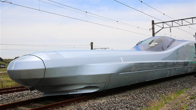 Prototyp japonského rychlovlaku Alfa-X (5. května 2019) Prototyp japonského rychlovlaku Alfa-X (5. května 2019)
